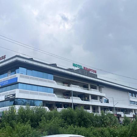 Hotel Hampton Vyara Екстериор снимка