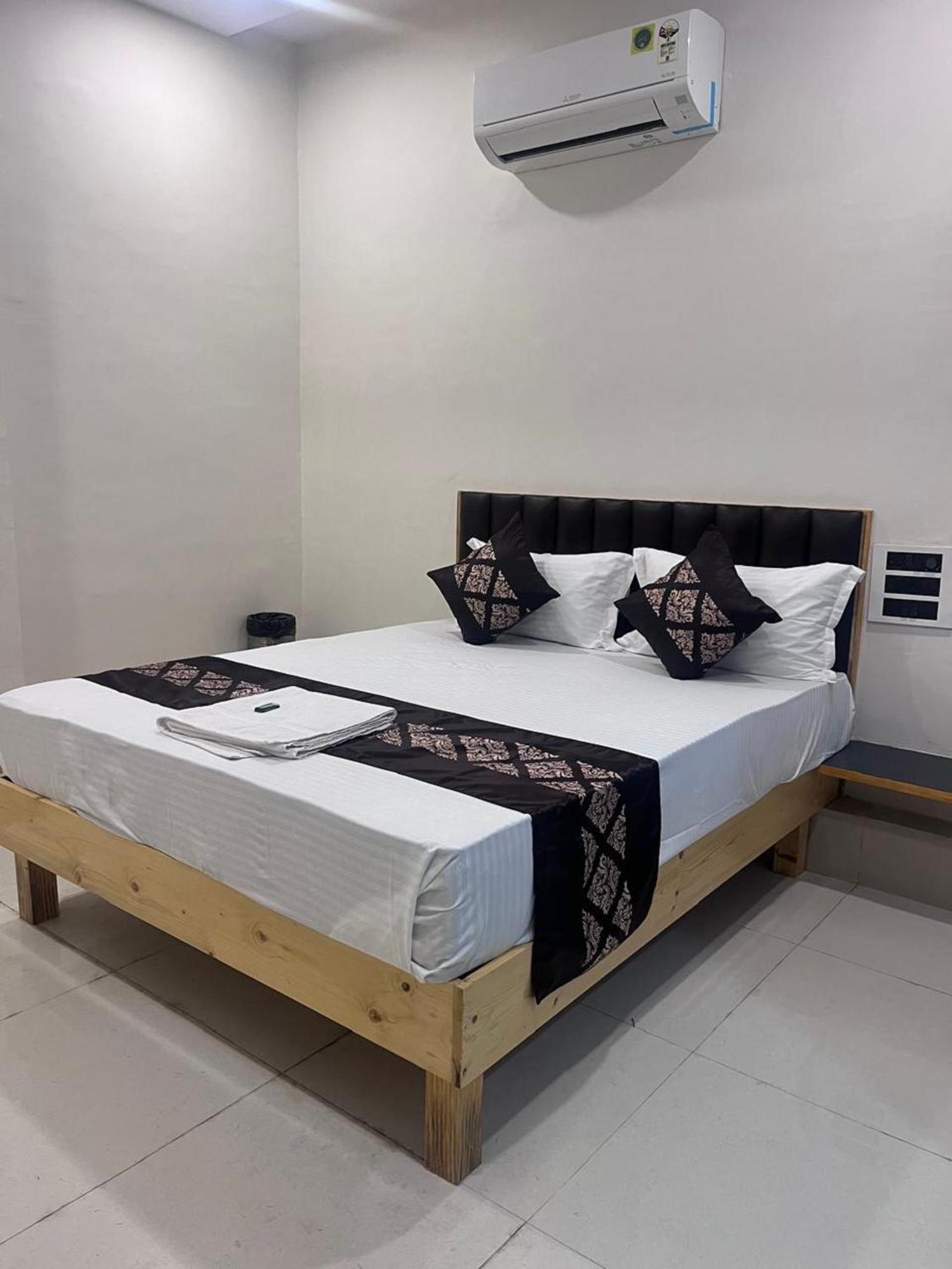 Hotel Hampton Vyara Екстериор снимка